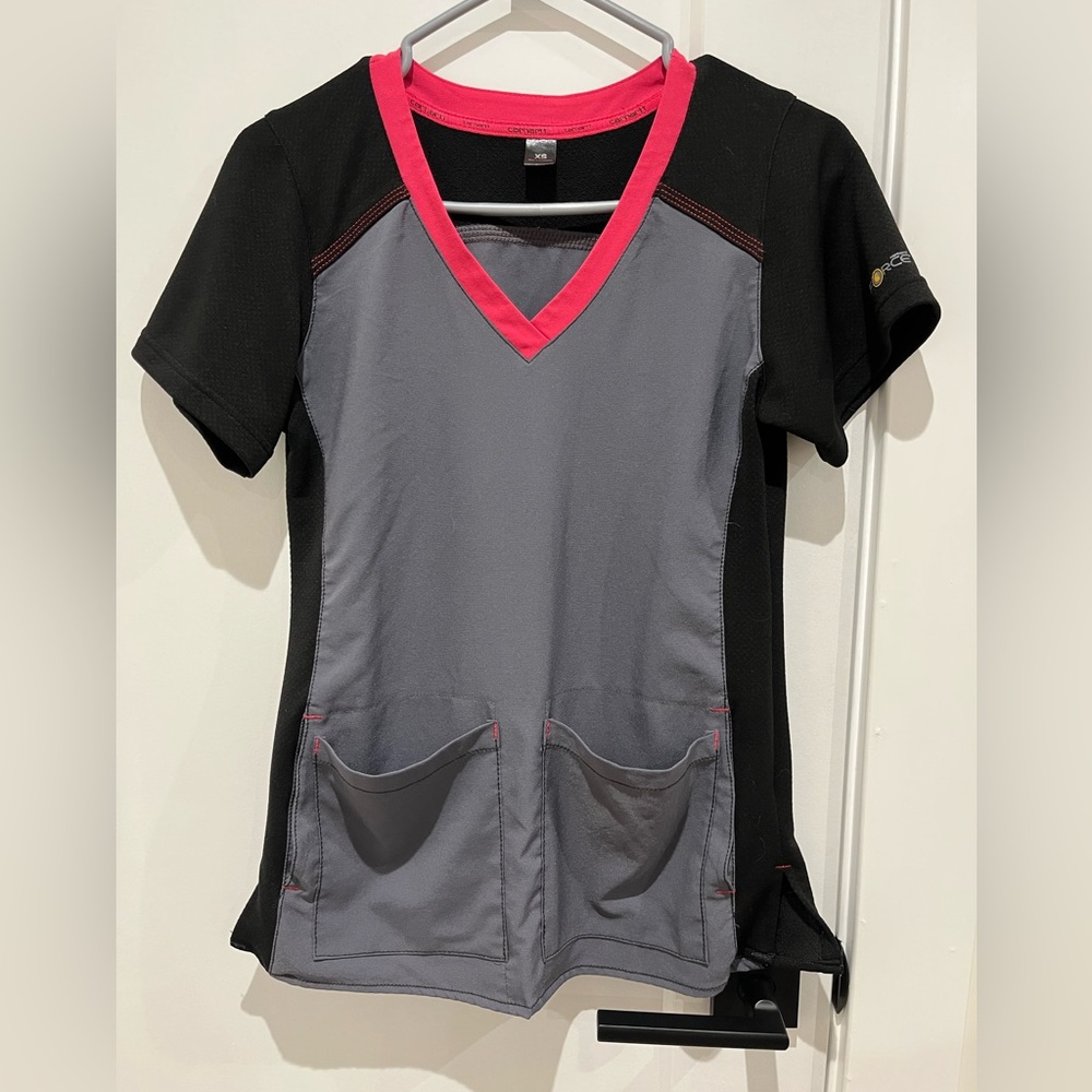 Carhartt Womens Scrubs Top in black/grey w/ pink